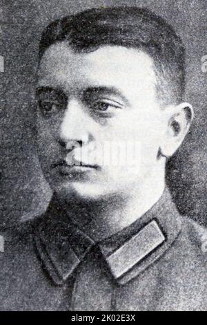 Michail Nikolajewitsch Tuchatschewski (1893. - 12. Juni 1937), von ausländischen Zeitungen unter dem Spitznamen „Roter Napoleon“ bekannt, war von 1918 bis 1937 ein führender sowjetischer Militärführer und Theoretiker. Stockfoto