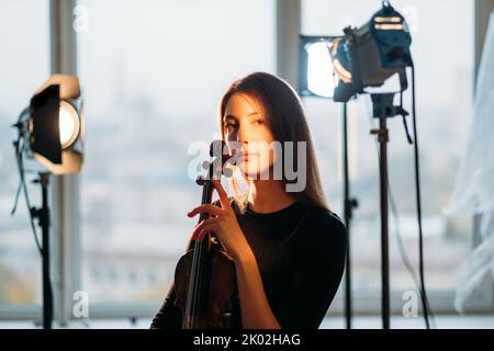 Weibliche Geigerin Porträt professionelle Schießen Stockfoto