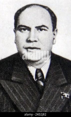 Alexander Illarionovich Efremov ( 1904 - 1951), sowjetischer Staatsmann und Wirtschaftsführer. Stellvertreter des Obersten Sowjets der UdSSR. Mitglied des Zentralkomitees der KPdSU. 1938 - Stellvertretender Vorsitzender des Exekutivkomitees des Moskauer Regionalrats der Arbeiterdeputierten. 1939 - 1940 - erster stellvertretender Volkskommissar für den Werkzeugmaschinenbau. In den Jahren 1941 und 1942 - 1949 der Volkskommissar (Minister) für den Werkzeugmaschinenbau der UdSSR. 1941-1942 - Stellvertretender Volkskommissar der Panzerindustrie der UdSSR. Stockfoto
