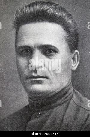 Sergei Mironovich Kirow (1886 - 1934) sowjetischer Politiker und bolschewistischer Revolutionär, dessen Mord als Vorwand für die erste große Säuberung diente. Kirow nahm an der Russischen Revolution von 1905 Teil und wurde verhaftet und schloss sich den Bolschewiki kurz nach ihrer Entlassung aus dem Gefängnis an. Kirow wurde Kommandant der bolschewistischen Militärverwaltung in Astrachan und kämpfte im russischen Bürgerkrieg bis 1920 für die Rote Armee. 1921 wurde Kirow erster Sekretär der Kommunistischen Partei Aserbaidschans, der bolschewistischen Parteiorganisation in Aserbaidschan. Stockfoto