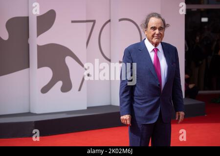 Lido Di Venezia, Italien. 09. September 2022. Oliver Stone nimmt am 09. September 79. 2022 in Venedig, Italien, am roten Teppich des 'Nuclear' Teil. © Foto: Cinzia Camela. Kredit: Unabhängige Fotoagentur/Alamy Live Nachrichten Stockfoto