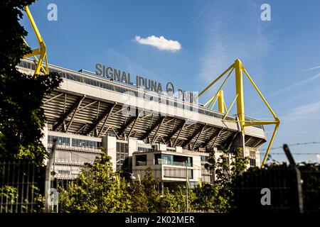 Dortmund, Deutschland. 06., September 2022. Der Signal Iduna Park vor dem UEFA Champions League Spiel zwischen Dortmund und dem FC Kopenhagen in Dortmund. (Bildnachweis: Gonzales Photo - Dejan Obretkovic). Stockfoto