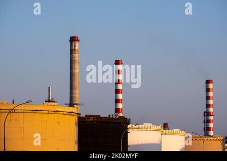 Industriekomplex in einer petrochemischen Raffinerie Stockfoto