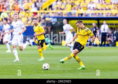 Dortmund, Deutschland. 06., September 2022. Nico Schlotterbeck (4) aus Dortmund beim UEFA Champions League-Spiel zwischen Dortmund und dem FC Kopenhagen im Signal Iduna Park in Dortmund. (Bildnachweis: Gonzales Photo - Dejan Obretkovic). Stockfoto