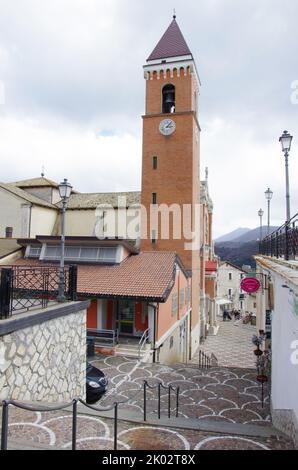 Rivisondoli - Abruzzen - Kirche San Nicola di Bari, Symbol des charakteristischen Bergdorfes Stockfoto