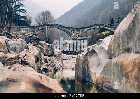 Ponte dei Salti in Val Verzasca, Tessin, Schweiz Stockfoto