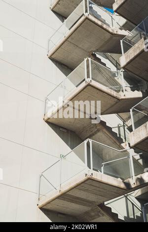 Fassade eines Gebäudes im Bereich der Nottreppe Stockfoto