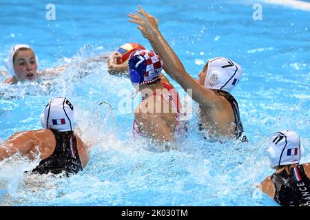 SPLIT, KROATIEN - 09. SEPTEMBER: Aurelie Battu aus Frankreich, Kiara Brnetic aus Kroatien und Juliette D'Halluin aus Frankreich während der len European Water Polo Championships Classification 7.-8. Platzieren Sie das Spiel zwischen Frankreich und Kroatien in der Spaladium Arena am 9. September 2022 in Split, Kroatien. Foto: Marko Lukunic/PIXSELL Stockfoto