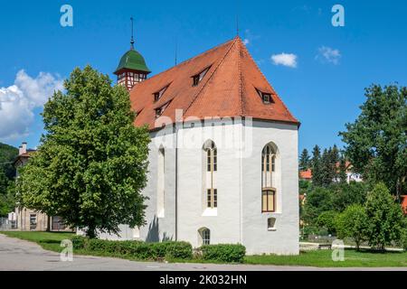 In der ehemaligen Klosterkirche im Stadtteil Offenhausen von Gomading befindet sich heute das Gestütsmuseum des Main- und Landgestüts Marbach. Stockfoto