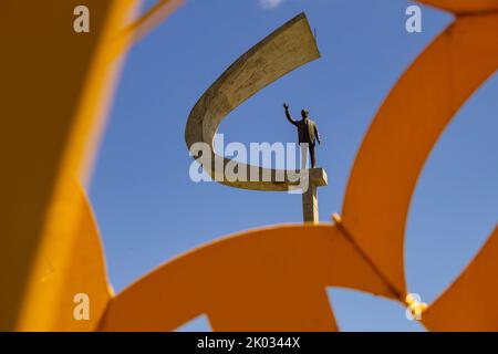 Brasília, Bundesdistrikt, Brasilien – 23. Juli 2022: Detail der Denkmäler im JK-Denkmal, Architekturprojekt von Oscar Niemeyer. Stockfoto