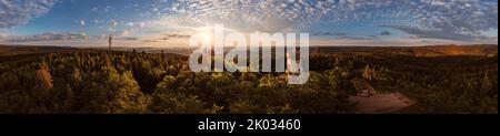 Deutschland, Thüringen, Ilmenau, Kickelhahn, Aussichtsturm, Telekom Turm, Sonnenaufgang, Wald, Berge, 360 Grad Panorama Stockfoto