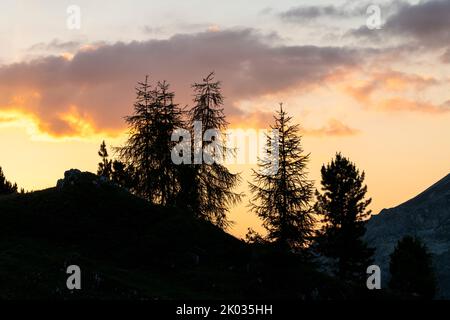 Sonnenuntergang in den Dolomiten auf dem Falzarego Pass. Stockfoto