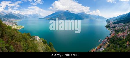 Luftaufnahme der Kirche Sant'Eufemia in Musso mit Blick auf den Comer See. Musso, Como District, Comer See, Lombardei, Italien. Stockfoto