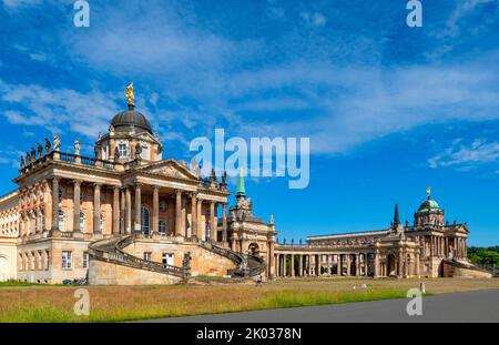 Kommunen, ehemalige Bauernhöfe hinter dem Neuen Schloss im Sanssouci-Park, heute Gebäude der Universität Potsdam, Sanssouci-Park, Potsdam, Brandenburg, Deutschland Stockfoto