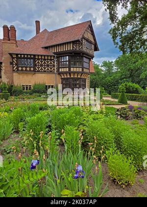 Schloss Cecilienhof im Neuen Gartenlandschaftspark im englischen Landhausstil, Sitz der Potsdamer Konferenz, Potsdam, Brandenburg, Deutschland Stockfoto