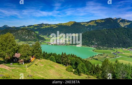 Österreich, Tirol, Kaiserwinkl, Walchsee mit Blick auf Dorf, Blick von der Lippenalm Stockfoto