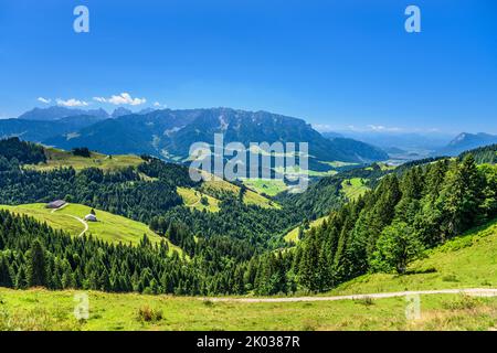 Österreich, Tirol, Kaiserwinkl, Rettenschöss, Feistenau, Kaisergebirge und Inntal, Blick vom Wandberg Aufstieg Stockfoto