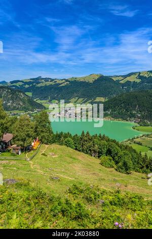 Österreich, Tirol, Kaiserwinkl, Walchsee mit Blick auf Dorf, Blick von der Lippenalm Stockfoto