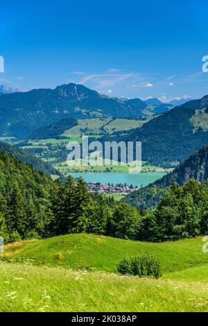 Österreich, Tirol, Kaiserwinkl, Rettenschöss, Feistenau, Blick auf den Walchsee Stockfoto