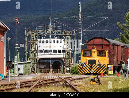 Norwegen, Vestfold Og Telemark, Rjukan, Mæl, Bahnhof, Eisenbahnfähre Storgut, Fähranlage, Gleise, Diesel-Lokomotive, Güterwagen Stockfoto