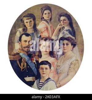 Die königliche Familie im Jahr 1913. Großherzogin Olga Nikolajewna, Großherzogin Maria Nikolajewna, Nikolaus II., Zarin Alexandra Feodorowna, Großherzogin Anastasia Nikolajewna, Zarewitsch Alexei Nikolajewitsch und Großherzogin Tatjana Nikolajewna. Stockfoto