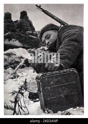 Sowjetische Maschinengewehr-Crew an der Schussposition. Russland. Zweiter Weltkrieg 1941. Stockfoto