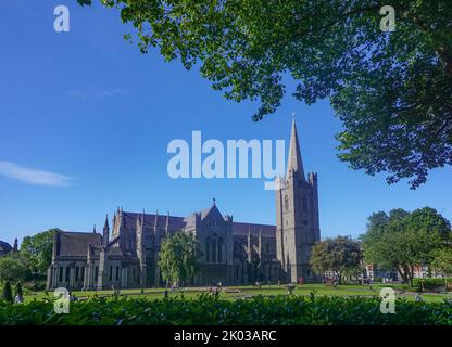 Dublin, Irland: Die St. Patrick’s Cathedral wurde 1191 als römisch-katholische Kathedrale gegründet und ist derzeit die nationale Kathedrale der Kirche von Irland. Stockfoto