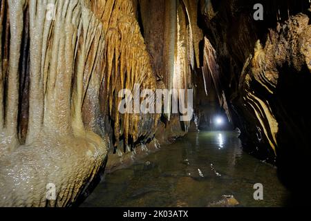 Tropfsteinhöhle, Grotte du Château de la Roche Stockfoto