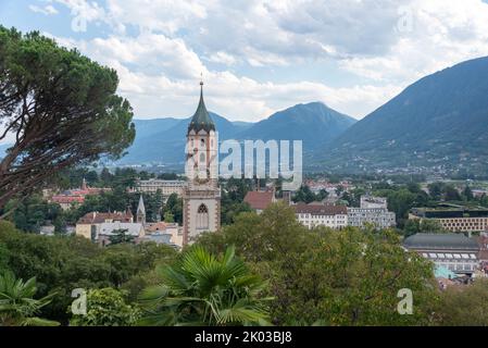 Stadtpfarrkirche St. Nikolaus, Meran, Südtirol, Italien Stockfoto
