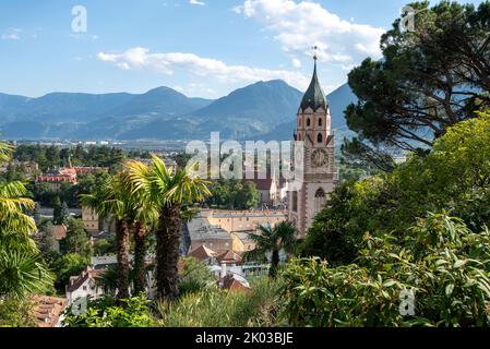 Stadtpfarrkirche St. Nikolaus, Meran, Südtirol, Italien Stockfoto