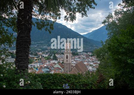 Stadtpfarrkirche St. Nikolaus, Meran, Südtirol, Italien Stockfoto