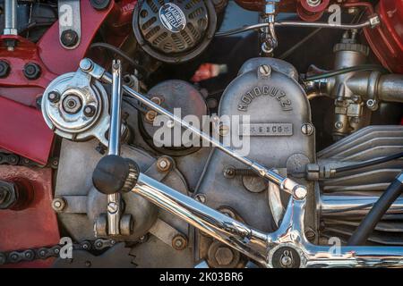 Loveland, CO, USA - 28. August 2022: Detail des italienischen Moto Guzzi Motorrades. Stockfoto