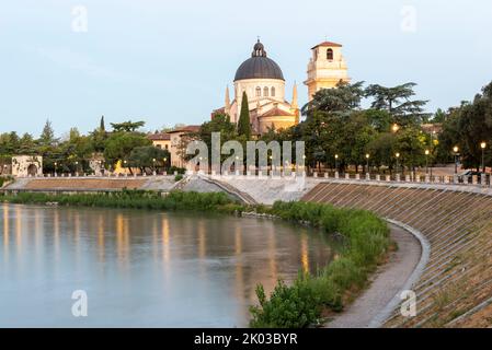 Santuario della Madonna di Lourdes, Wallfahrtskirche unserer Lieben Frau von Lourdes, Wallfahrtskirche, Verona, Venetien, Italien Stockfoto