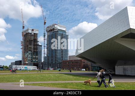 Zwei Wolkenkratzer, genannt Yvie, große Baustelle, Noord District, Amsterdam, Noord-Holland, Niederlande Stockfoto