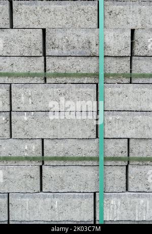 Stapel von grauen Betonblöcken Stockfoto