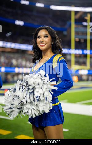 Los Angeles Rams Cheerleader Kylie Yamane während eines NFL-Spiels gegen die Buffalo Bills, Donnerstag, 8. September 2022, im SoFi Stadium, In Inglewood, CA. Stockfoto