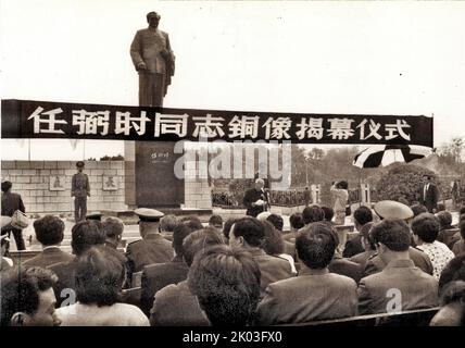 Im April wurde in der Stadt Guluo, Provinz Hunan, in Ren Bishis früherem Wohnsitz die Zeremonie zur Enthüllung der Statue von Ren Bishi abgehalten.Ren Bishi war ein militärischer und politischer Führer in der frühen Kommunistischen Partei Chinas. Anfang 1930s Stockfoto