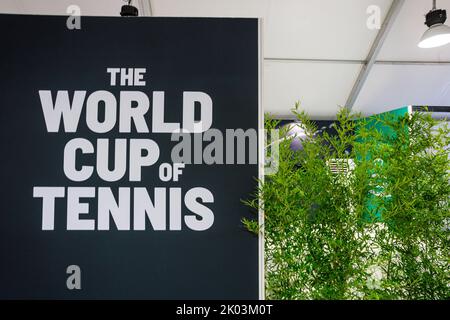 Bologna, ITALIEN. 9. September 2022. Vor der Unipol Arena in Casalecchio di Reno (Bologna) wurde ein Restaurant für alle Athleten eingerichtet. Nach 46 Jahren wird Bologna Gastgeber einer der Runden des Davis Cup by Rakuten Finals sein. Der Aufbau der Unipol Arena in Casalecchio di Reno ist abgeschlossen: Von Dienstag, dem 13. Bis Sonntag, dem 18. September werden dort die Spiele der italienischen Mannschaft zusammen mit Kroatien, Argentinien und Schweden ausgetragen. Die Anlage wird bis zu 8275 Fans pro Tag beherbergen können und es wurden drei Plätze eingerichtet: Das Hauptgericht plus zwei Trainingsplätze. Kredit: Massimiliano Don Stockfoto