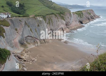 Itzurun Beach in Zumaia, Baskenland, Spanien. Luftaufnahme. Stockfoto