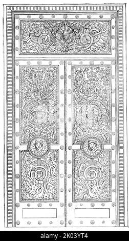 Messingtore of St. George's Hall, Liverpool, 1854. Zwei Türen, die einen hohlen Kern haben, mit einer Abdeckung aus Messingblech... jede Tür hat eine Scheibe in der Mitte, mit einem Kopf von Merkur, umgeben von einer Herrlichkeit. Die Platten über und unter der Scheibe sind äußerst schön; der Dreizack, der ein Zentrum bildet, um den herum und um den ein reiches Schriftreiz spielt, vermischt mit Eichen- und Lorbeerblättern. Das obere Panel, oder Fanlight, ist ebenso reich, die Leber, das Symbol von Liverpool, bildet die Mitte, um die sich ein Kranz von oak...below dieser, Federn eine schöne Spiralornament, gemischt mit flachen r Stockfoto