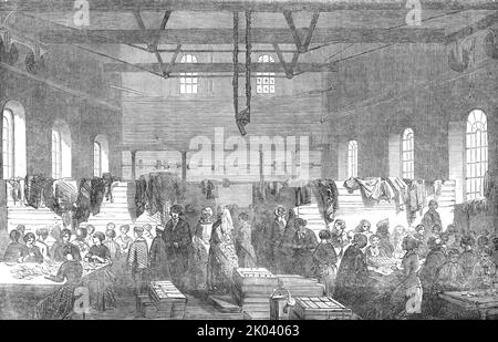 Munitionsarbeiten bei Northfleet - Kugelkartusche-Herstellung, 1854. Kent-Fabrik von Schlesinger &amp; Wells während des Krimkrieges - 'umfangreicher Vertrag für die Lieferung von Ballkassetten an die türkische Regierung. '...behold, sitzend auf Bänken, von dreihundert bis vierhundert jungen Frauen, deren Beruf es ist, auf Messingröhren, Slips von Patronenpapier zu Rollen, die zuvor von Maschinen für diesen Zweck geschnitten wurden. Die Kugel... wird in das weitere Ende des Rohrpapiers fallen gelassen, das an diesem Ende zusammengeklebt wird, um sein metallisches Gehäuse sicher zu halten. Der Leser sollte bedenken, dass dies nicht der Fall ist Stockfoto