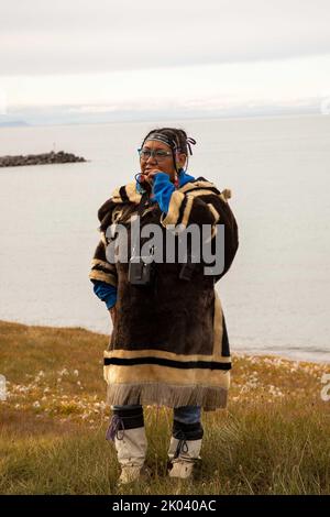 Pond Inlet, Nunavut, Kanada - 24. August 2022 : Inuit am Pond Inlet auf Eclipse Sound, Baffin Island, Nunavut, Kanada. Stockfoto