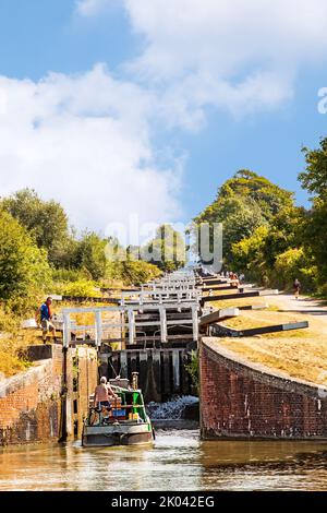 Kanalverengung bei Caen Hill Locks, einem Flug von 29 Schleusen auf dem Kennet- und Avon-Kanal, zwischen Rowde und Devizes in Wiltshire, England. Stockfoto