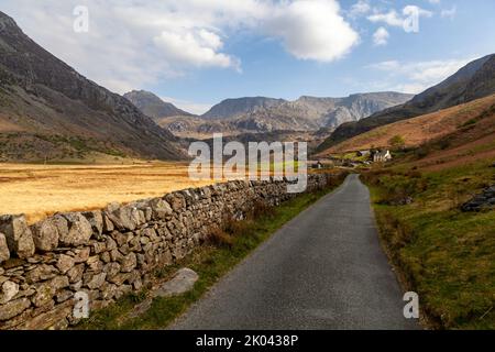 Das Glyderau von Nant Francon aus gesehen, einem beliebten Berg für Wanderer in Snowdonia, Nordwales Stockfoto
