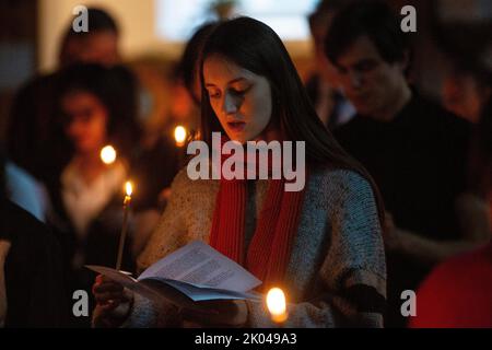 Moskau, Russland. 9.. September 2022. Gläubige lasen ein Gedenkgebet für Königin Elisabeth II. In der anglikanischen St.-Andreas-Kirche in Moskau, Russland. Nikolay Vinokurov/Alamy Live News Stockfoto