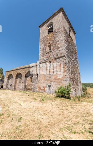 Kirche Notre-Dame-des-Pauvres im Dorf Aubrac. Aveyron, Frankreich. Stockfoto