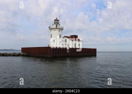 Cleveland Harbour West Pierhead Lighthouse am Eingang zum Hafen von Cleveland. Stockfoto