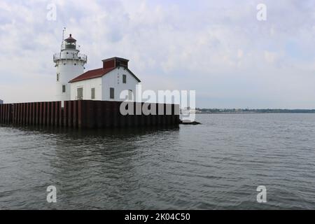 Cleveland Harbour West Pierhead Lighthouse am Eingang zum Hafen von Cleveland. Stockfoto