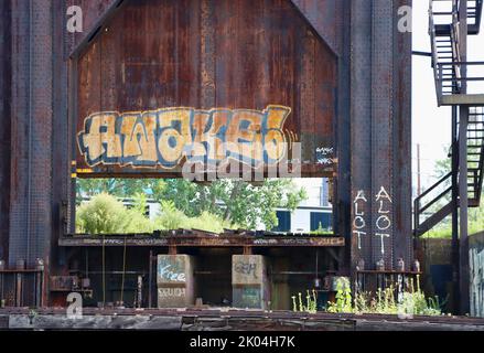 Graffiti unter einer Brücke in Cleveland Stockfoto