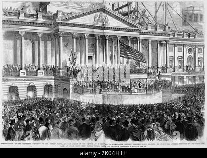Einweihung des sechzehnten Präsidenten der Vereinigten Staaten - Szene vor dem Kapitol in Washington, D. C. - Abraham Lincoln, gewählter Präsident, Lesung seiner Antrittsrede, vor der Annahme des Amtseides von Oberrichter Roger B. Taney, 4.. März 1861. 19.. Jahrhundert Illustration aus Frank Leslie's Illustrated Newspaper Stockfoto